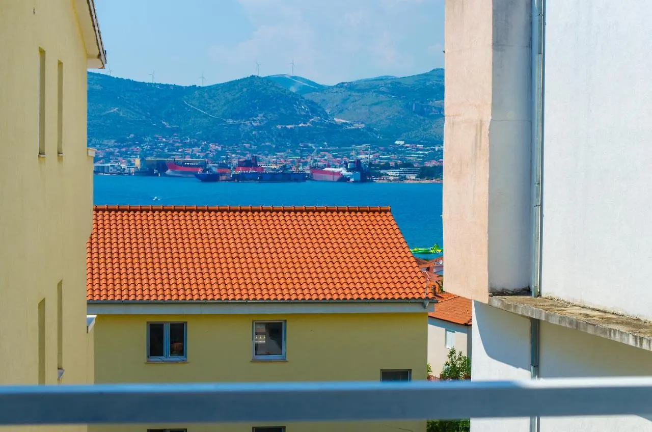 Adria Apartment Trogir 0*,